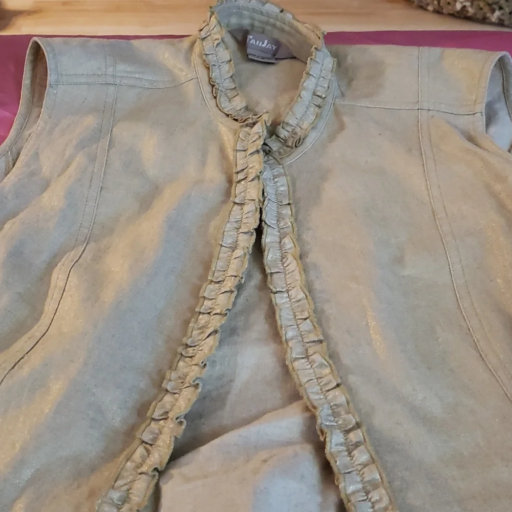 Vest - Picture 3 of 6